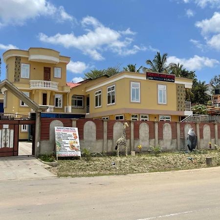 Moments Park Motel Dar es Salaam Exterior foto