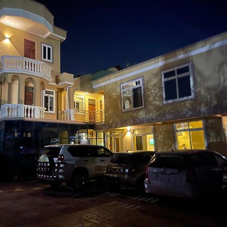 Moments Park Motel Dar es Salaam Exterior foto
