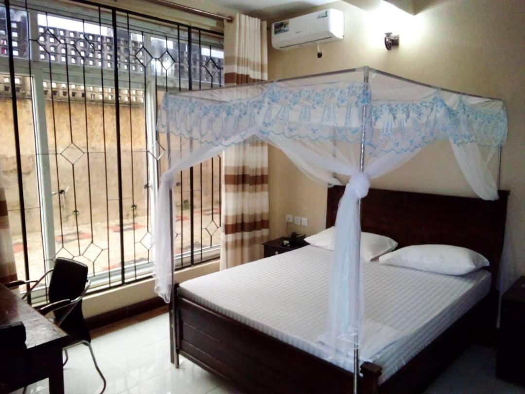 Moments Park Motel Dar es Salaam Exterior foto