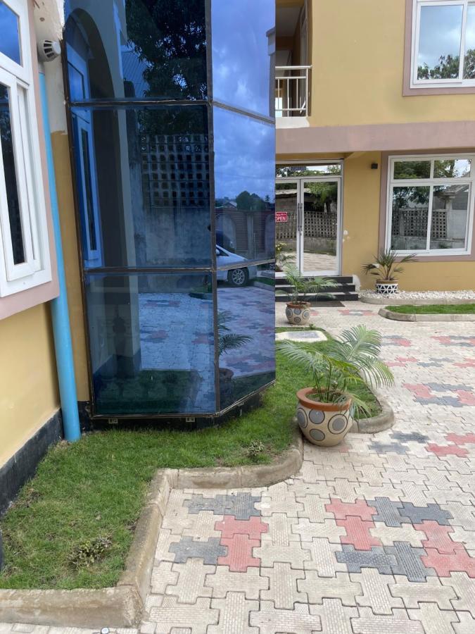 Moments Park Motel Dar es Salaam Exterior foto