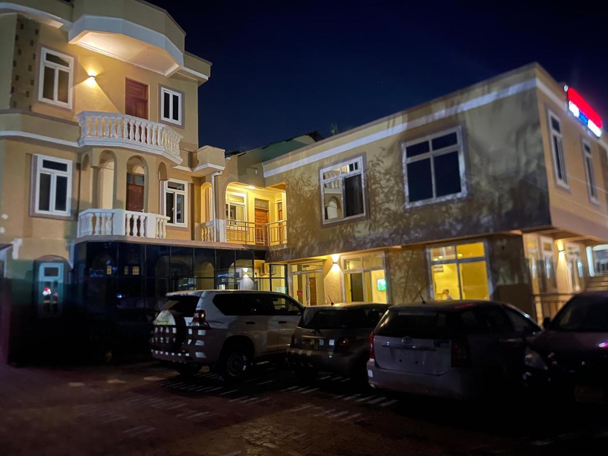 Moments Park Motel Dar es Salaam Exterior foto