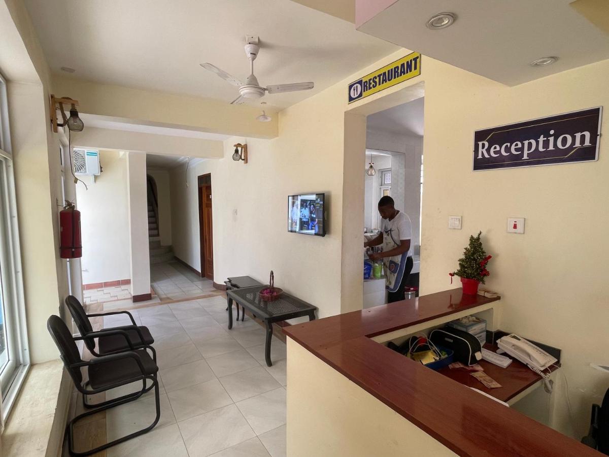 Moments Park Motel Dar es Salaam Exterior foto