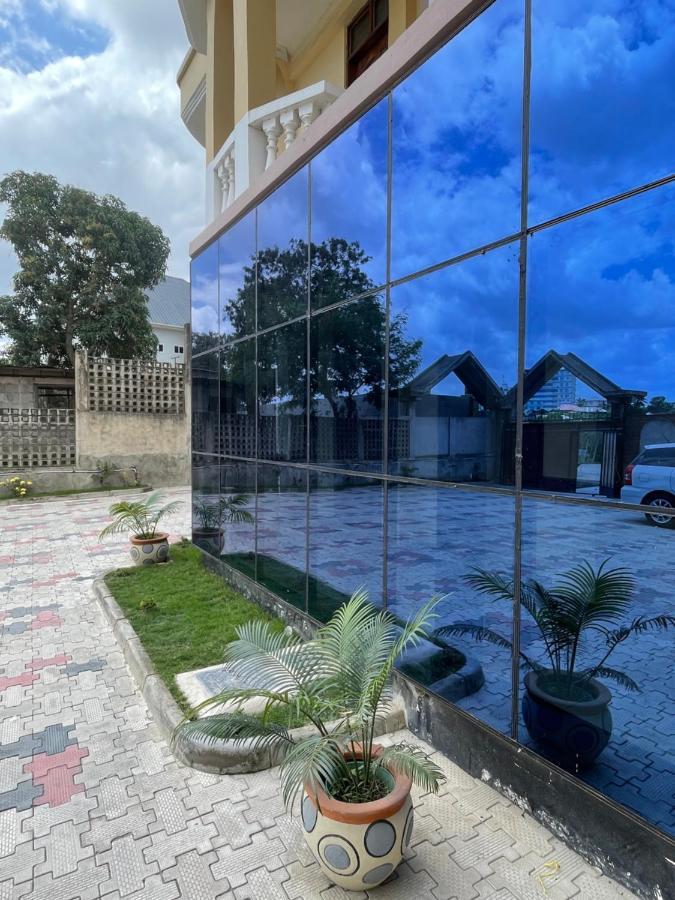 Moments Park Motel Dar es Salaam Exterior foto