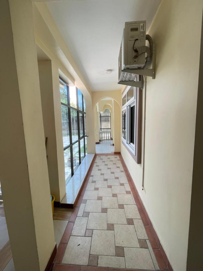 Moments Park Motel Dar es Salaam Exterior foto